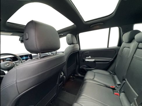 Used 2021 Mercedes-Benz GLB 250 4MATIC w/ Premium Package image 23