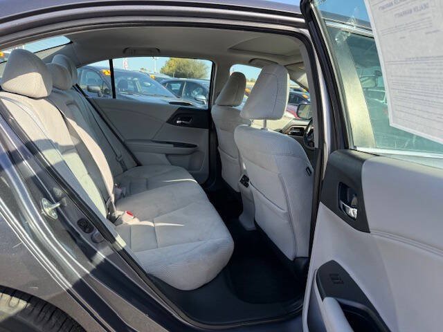 Used 2017 Honda Accord EX image 11