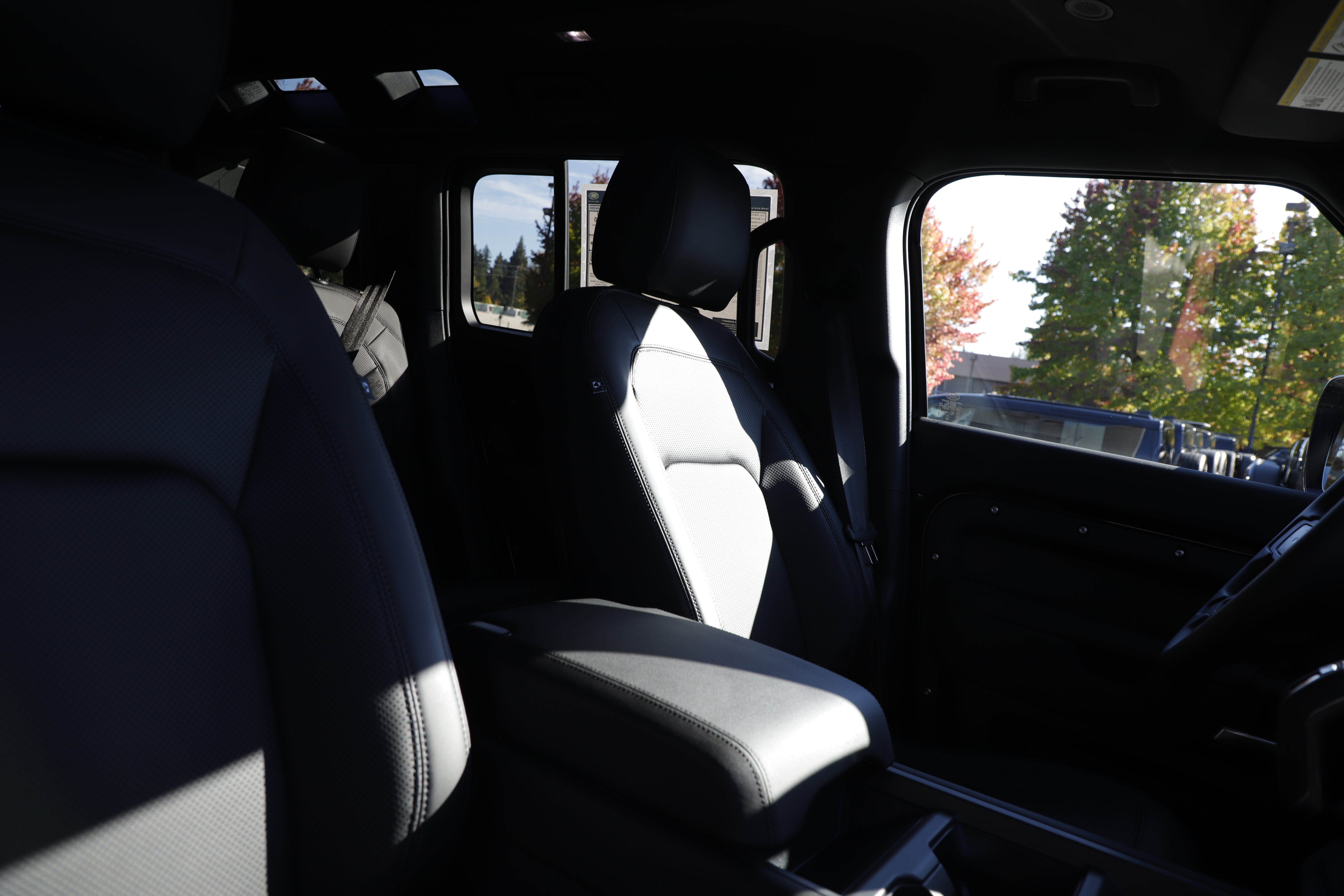 New 2026 Land Rover Defender 110 X-Dynamic SE AWD/4WD image 25