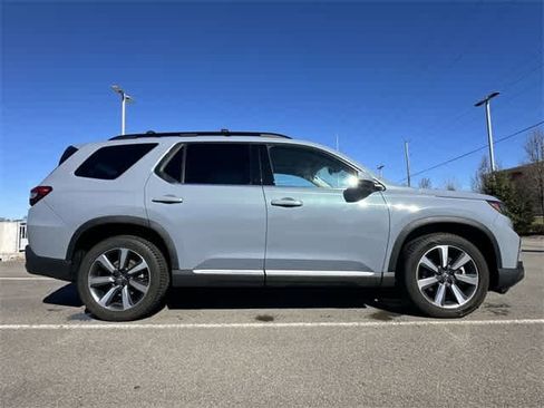 Used 2023 Honda Pilot Touring image 3