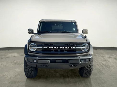 Certified 2025 Ford Bronco Outer Banks w/ Sasquatch Package image 14