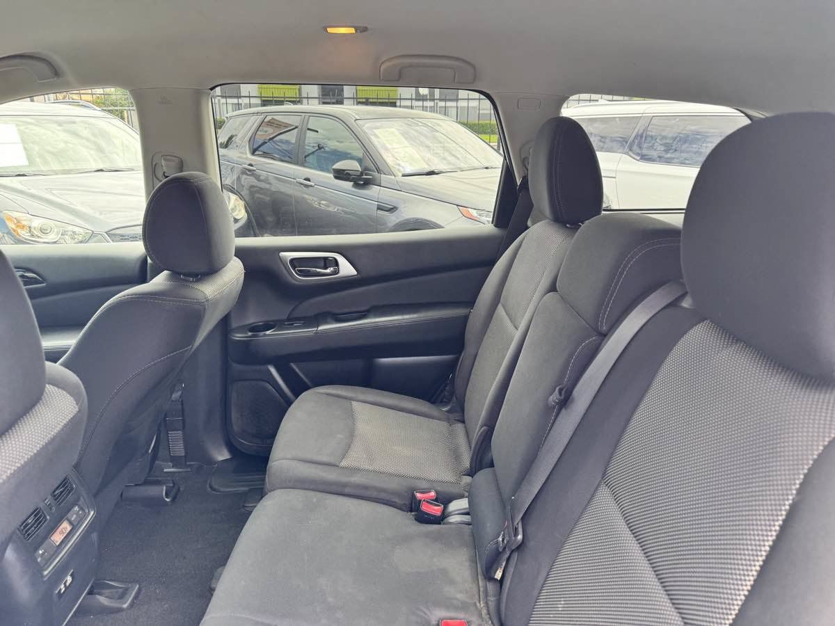 Used 2020 Nissan Pathfinder S FWD image 32