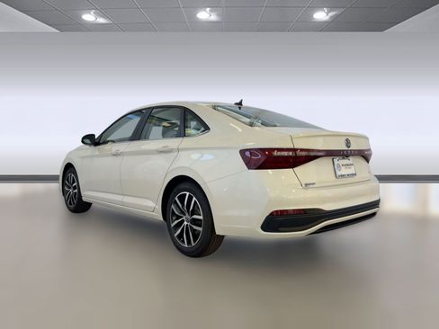 New 2026 Volkswagen Jetta SE image 3