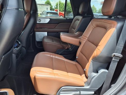 Used 2024 Lincoln Navigator Reserve AWD/4WD image 24