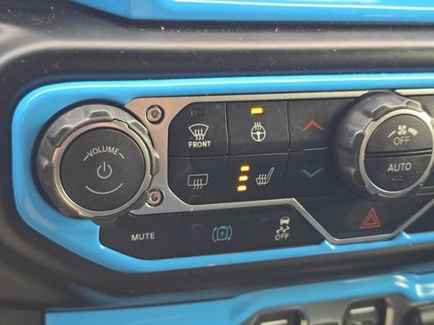 Used 2022 Jeep Wrangler Unlimited Sahara AWD/4WD image 20