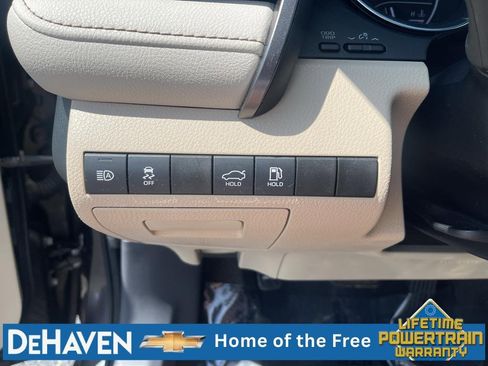 Used 2019 Toyota Camry LE w/ Convenience Package FWD image 18