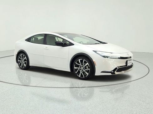 Used 2024 Toyota Prius Prime FWD image 3