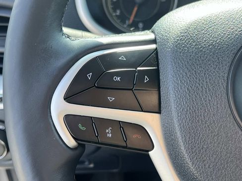 Used 2018 Jeep Cherokee Limited w/ Luxury Group image 25