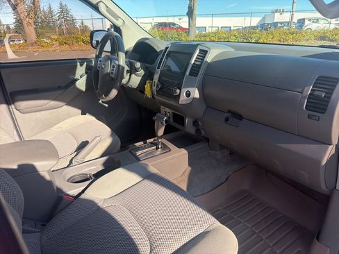 Used 2013 Nissan Frontier SV image 27