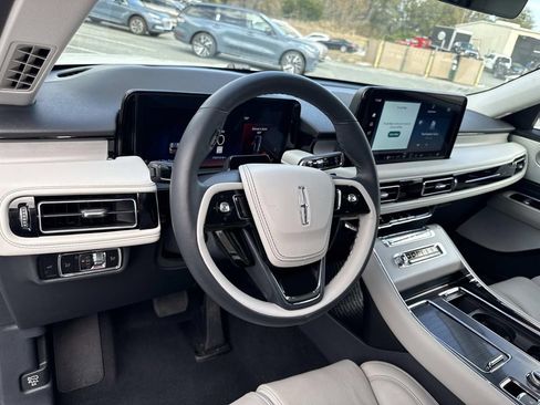 Certified 2025 Lincoln Aviator Reserve w/ Equipment Group 201A image 34