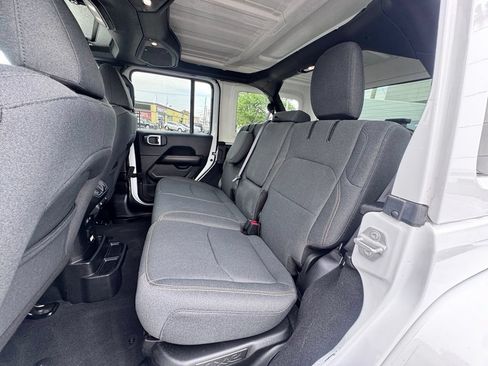 Certified 2025 Jeep Wrangler Unlimited Sahara AWD/4WD image 15