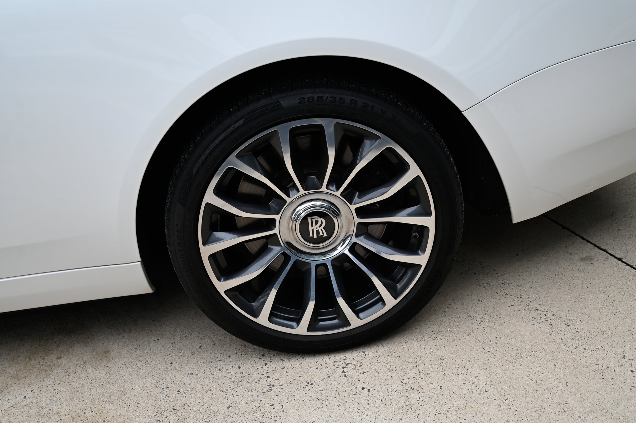 Used 2018 Rolls-Royce Dawn RWD image 10