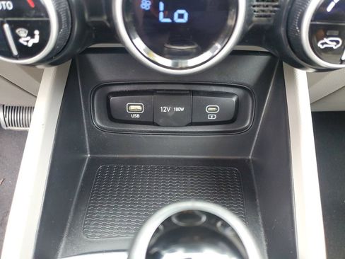 Used 2023 Hyundai Venue SEL FWD image 28