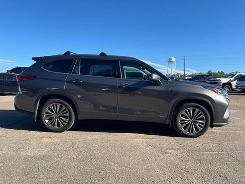 Used 2022 Toyota Highlander Platinum AWD/4WD image 7