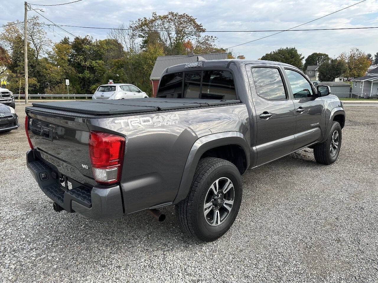 Used 2016 Toyota Tacoma TRD Sport w/ Towing Package AWD/4WD image 3