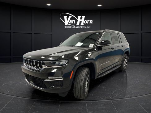 Used 2025 Jeep Grand Cherokee Limited AWD/4WD image 3