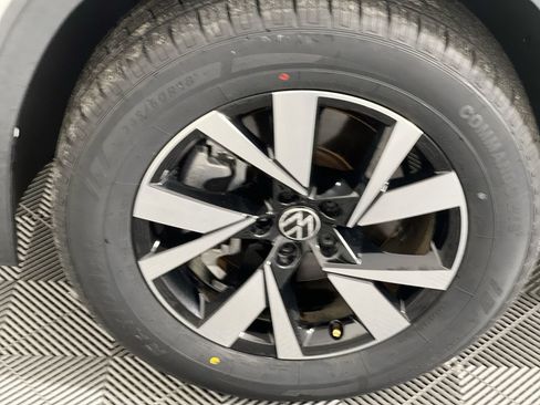 Used 2021 Volkswagen Atlas Cross Sport SE FWD image 7