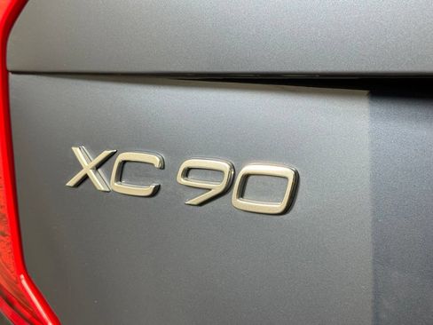 Certified 2025 Volvo XC90 B6 Plus w/ Protection Package Premier AWD/4WD image 8