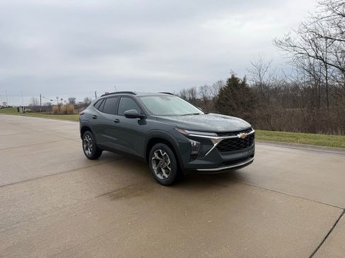 New 2026 Chevrolet Trax LT w/ Driver Confidence Package image 1