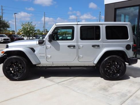 Used 2024 Jeep Wrangler Unlimited Sahara AWD/4WD image 7