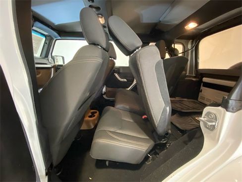 Used 2017 Jeep Wrangler Unlimited Sahara w/ Connectivity Group image 14