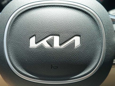 Certified 2022 Kia Carnival SX Prestige FWD image 14