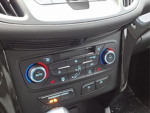 Used 2017 Ford Escape SE w/ Equipment Group 201A image 6