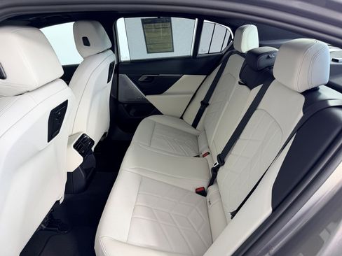 Certified 2025 BMW 530i RWD image 13