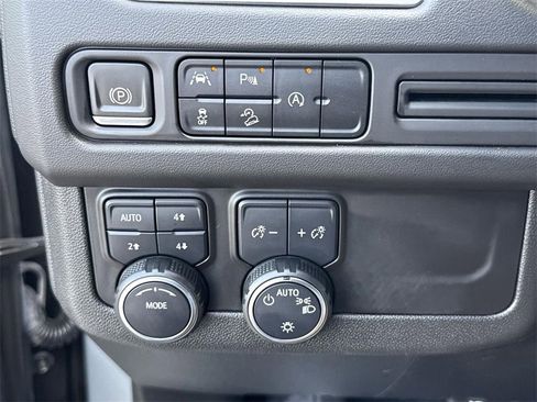 Used 2023 Chevrolet Suburban Z71 image 16