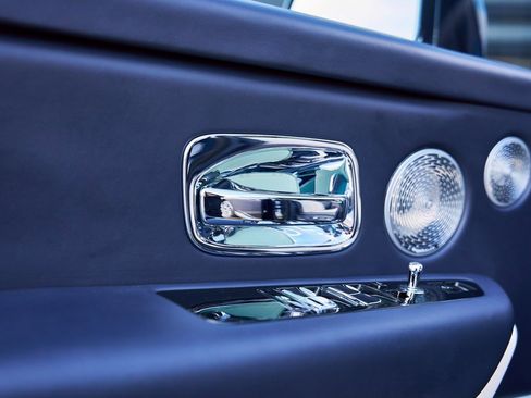 Used 2022 Rolls-Royce Cullinan w/ Cullinan Package image 37