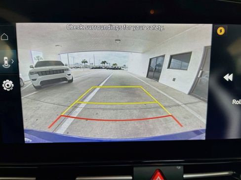 Used 2024 Hyundai Elantra SEL FWD image 14