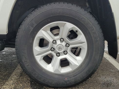 Used 2022 Toyota 4Runner SR5 Premium w/ Moonroof Package image 5