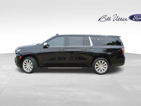Used 2024 Chevrolet Suburban Premier w/ Premium Package AWD/4WD image 8