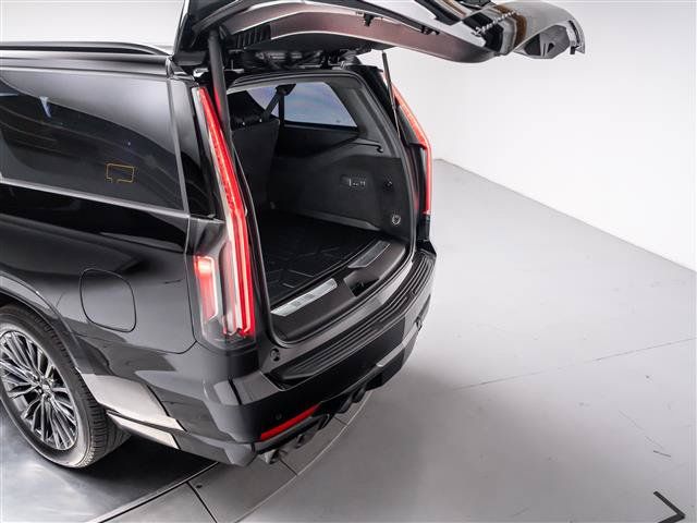 Used 2023 Cadillac Escalade ESV V w/ Heavy-Duty Trailer Package AWD/4WD image 50
