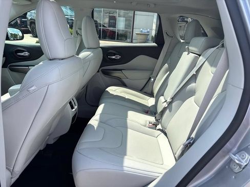 Used 2022 Jeep Cherokee Limited AWD/4WD image 13
