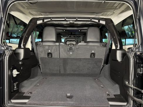 Used 2024 Jeep Wrangler Unlimited Rubicon w/ Capability Package image 24