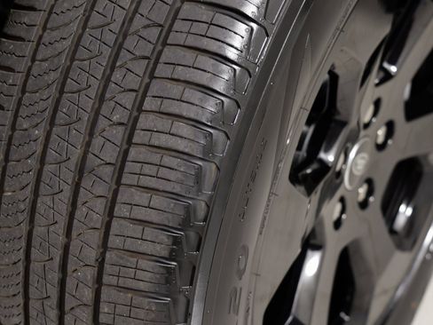 Used 2024 Land Rover Defender 110 S image 83