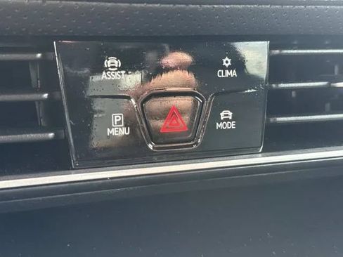 Used 2025 Volkswagen Atlas Cross Sport SE FWD image 38