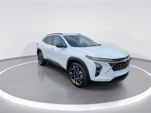 New 2026 Chevrolet Trax RS w/ Sunroof Package image 2