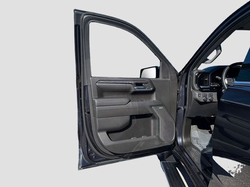 Used 2022 Chevrolet Silverado 1500 LTZ w/ LTZ Premium Package image 22