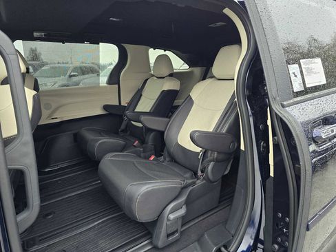 Certified 2025 Toyota Sienna Limited image 20