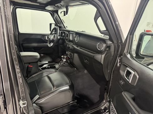 Used 2019 Jeep Wrangler Unlimited Sahara w/ Uconnect 4C Nav & Sound Group AWD/4WD image 23