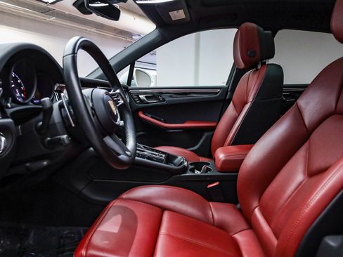 Used 2023 Porsche Macan image 22