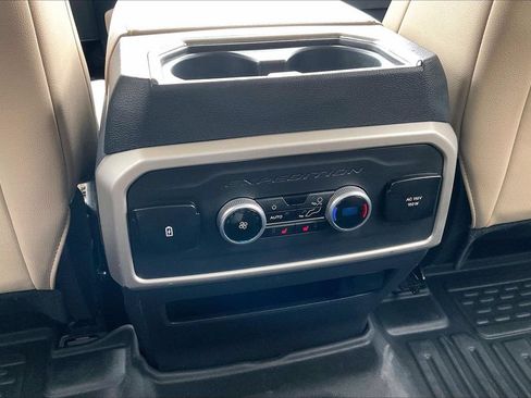 Used 2024 Ford Expedition Limited AWD/4WD image 17