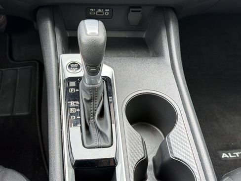 Used 2025 Nissan Altima 2.5 SV FWD image 18