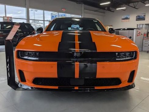 New 2025 Dodge Charger Daytona R/T w/ Sun & Sound Package AWD/4WD image 8