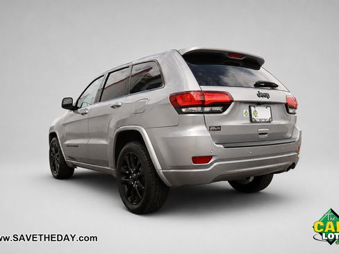 Used 2020 Jeep Grand Cherokee Altitude RWD image 6