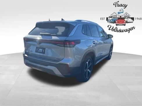 New 2025 Volkswagen Tiguan SE image 7