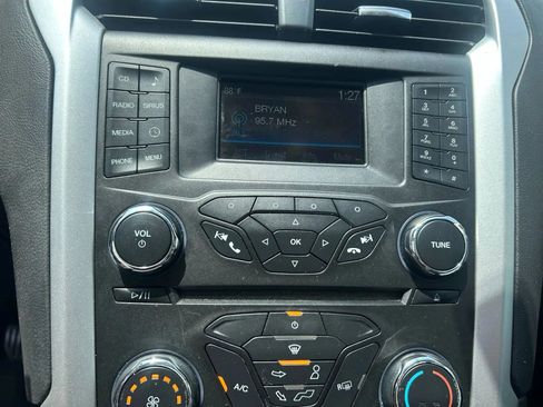 Used 2016 Ford Fusion SE image 21