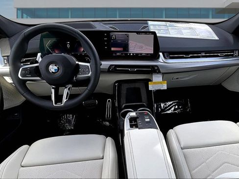 New 2026 BMW X2 xDrive28i w/ Technology Package AWD/4WD image 7